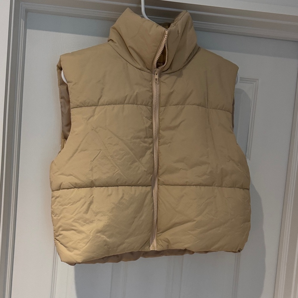 SHEIN Beige Quilted Cropped Vest